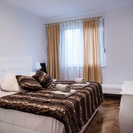 Deni Luxury Апартаменты *