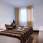 Deni Luxury Apartmán *